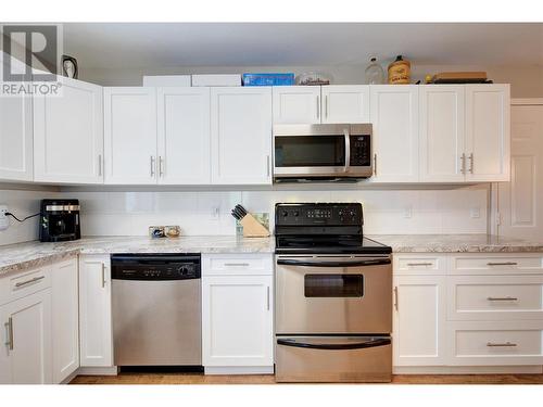 6400 Spencer Road Unit# 34, Kelowna, BC - Indoor Photo Showing Kitchen