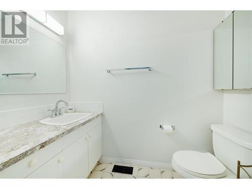 6400 Spencer Road Unit# 34, Kelowna, BC - Indoor Photo Showing Bathroom