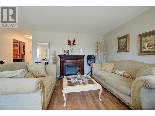 6400 Spencer Road Unit# 34, Kelowna, BC - Indoor Photo Showing Living Room With Fireplace