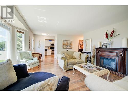 6400 Spencer Road Unit# 34, Kelowna, BC - Indoor Photo Showing Living Room With Fireplace