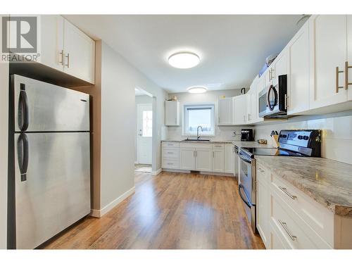 6400 Spencer Road Unit# 34, Kelowna, BC - Indoor Photo Showing Kitchen