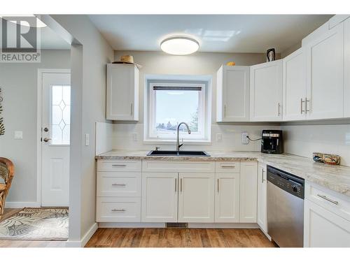 6400 Spencer Road Unit# 34, Kelowna, BC - Indoor Photo Showing Kitchen