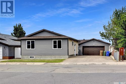 7302 Whelan Drive, Regina, SK - Outdoor