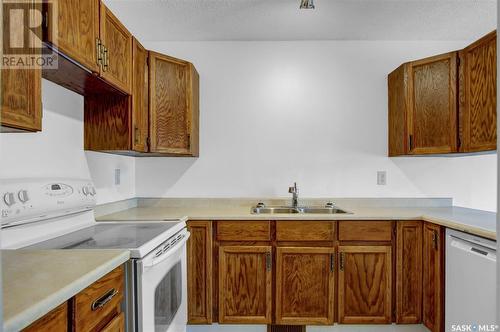 7302 Whelan Drive, Regina, SK - Indoor Photo Showing Kitchen With Double Sink