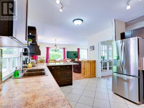 9098 Stager Road, Powell River, BC - Indoor Photo Showing Kitchen With Double Sink