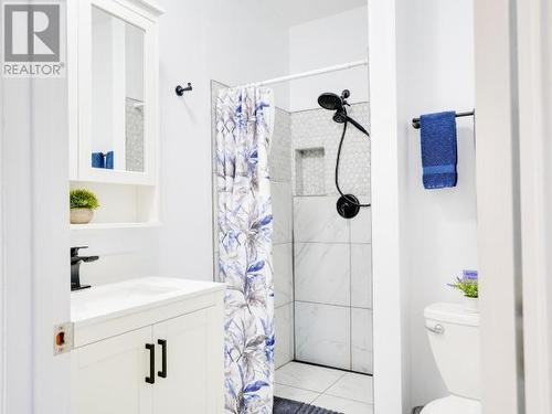 9098 Stager Road, Powell River, BC - Indoor Photo Showing Bathroom