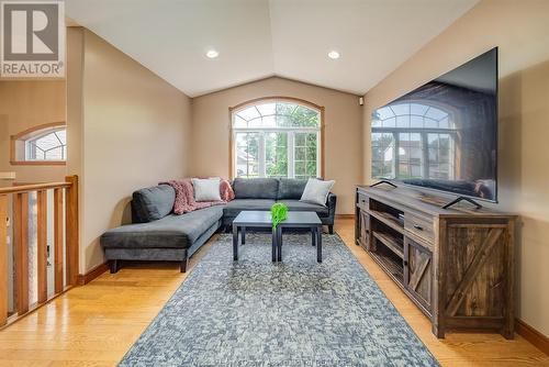 229 Gignac Crescent, Lasalle, ON - Indoor Photo Showing Living Room