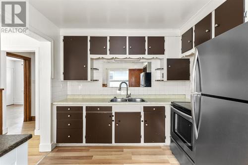 258 Wellington St E, Sault Ste. Marie, ON - Indoor Photo Showing Kitchen With Double Sink