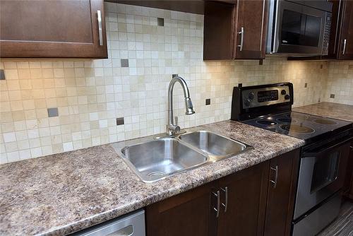 895 Maple Avenue|Unit #634, Burlington, ON - Indoor Photo Showing Kitchen With Double Sink