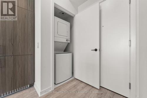 1309 - 220 Missinnihe Way, Mississauga (Port Credit), ON - Indoor Photo Showing Laundry Room