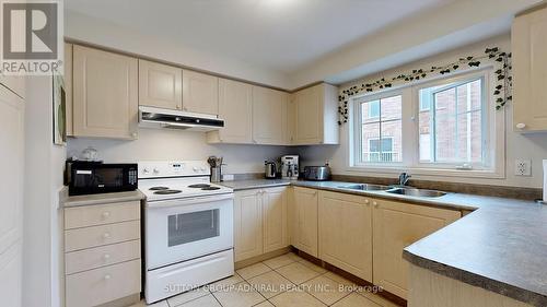 38 - 365 Murray Ross Parkway, Toronto (York University Heights), ON - Indoor Photo Showing Kitchen With Double Sink