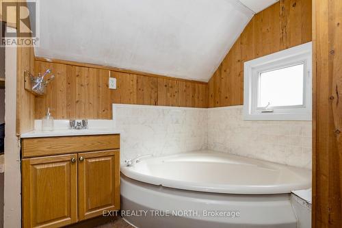 835 11Th Street W, Owen Sound, ON - Indoor Photo Showing Bathroom