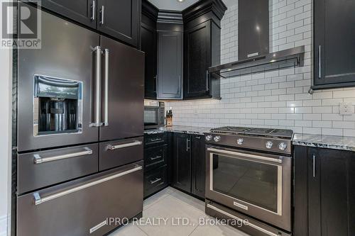 176 Landsbridge Street, Caledon (Bolton East), ON - Indoor Photo Showing Kitchen With Stainless Steel Kitchen With Upgraded Kitchen