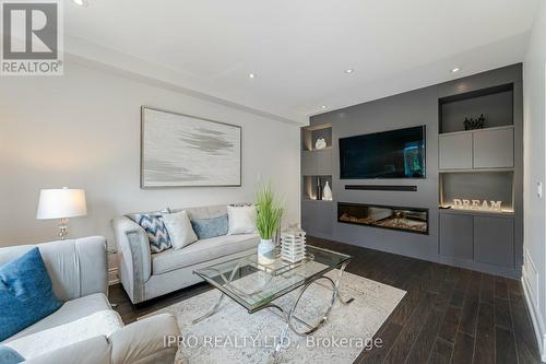 176 Landsbridge Street, Caledon (Bolton East), ON - Indoor Photo Showing Living Room