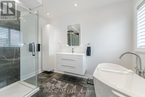 176 Landsbridge Street, Caledon (Bolton East), ON - Indoor Photo Showing Bathroom