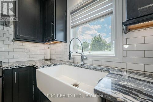 176 Landsbridge Street, Caledon (Bolton East), ON - Indoor Photo Showing Kitchen With Upgraded Kitchen