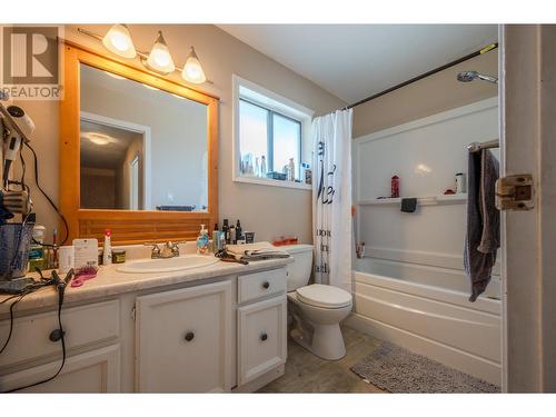 114 Blairmore Crescent, Penticton, BC - Indoor Photo Showing Bathroom