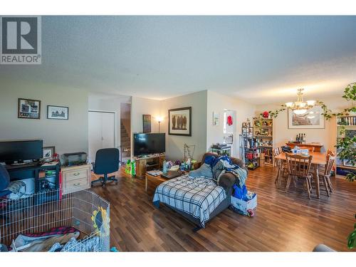 114 Blairmore Crescent, Penticton, BC - Indoor Photo Showing Living Room