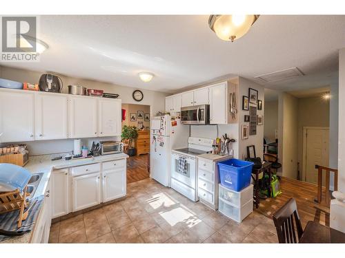 114 Blairmore Crescent, Penticton, BC - Indoor Photo Showing Kitchen With Double Sink