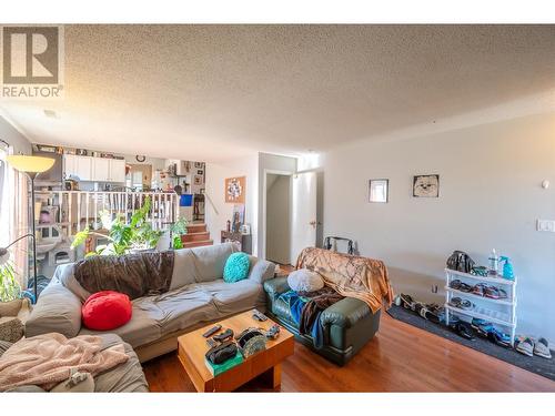 114 Blairmore Crescent, Penticton, BC - Indoor Photo Showing Living Room