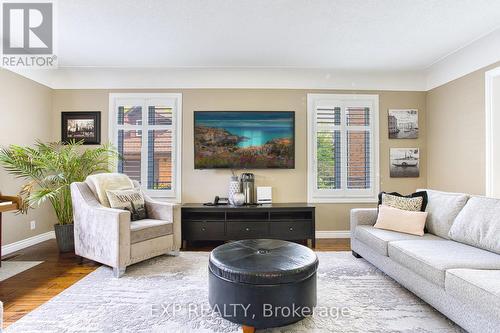 580 Fifty Road, Hamilton (Winona Park), ON - Indoor Photo Showing Living Room