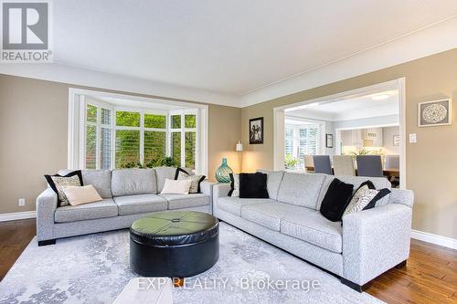 580 Fifty Road, Hamilton (Winona Park), ON - Indoor Photo Showing Living Room