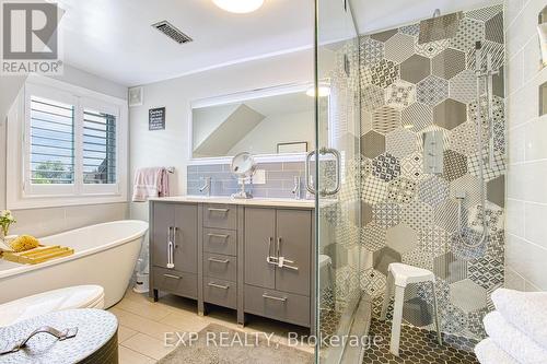 580 Fifty Road, Hamilton (Winona Park), ON - Indoor Photo Showing Bathroom