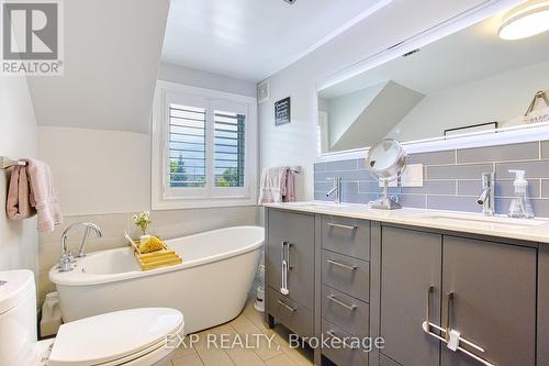 580 Fifty Road, Hamilton (Winona Park), ON - Indoor Photo Showing Bathroom