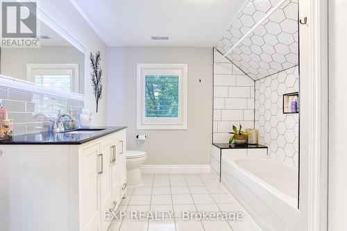 580 Fifty Road, Hamilton (Winona Park), ON - Indoor Photo Showing Bathroom