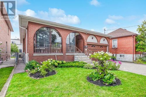 57 Regent Road, Toronto (Downsview-Roding-Cfb), ON - Outdoor