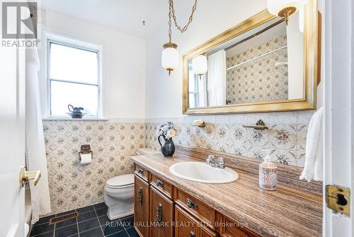 57 Regent Road, Toronto (Downsview-Roding-Cfb), ON - Indoor Photo Showing Bathroom