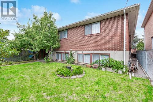 57 Regent Road, Toronto (Downsview-Roding-Cfb), ON - Outdoor