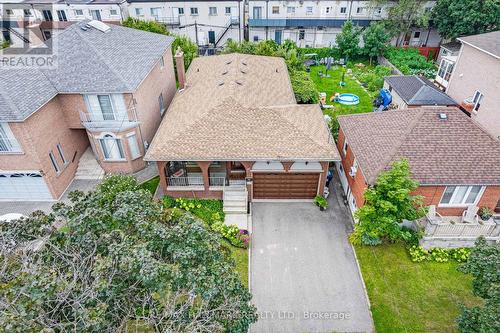 57 Regent Road, Toronto (Downsview-Roding-Cfb), ON - Outdoor