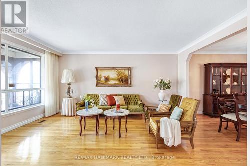 57 Regent Road, Toronto (Downsview-Roding-Cfb), ON - Indoor Photo Showing Living Room