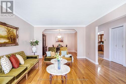 57 Regent Road, Toronto (Downsview-Roding-Cfb), ON - Indoor Photo Showing Living Room