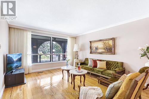 57 Regent Road, Toronto (Downsview-Roding-Cfb), ON - Indoor Photo Showing Living Room