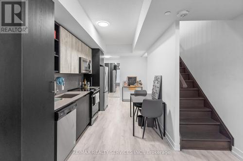 115 - 251 Manitoba Street, Toronto (Mimico), ON - Indoor Photo Showing Kitchen