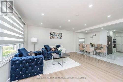 310 Pharmacy Avenue, Toronto (Clairlea-Birchmount), ON - Indoor Photo Showing Living Room