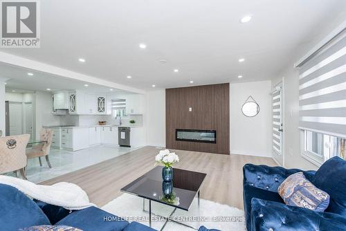 310 Pharmacy Avenue, Toronto (Clairlea-Birchmount), ON - Indoor Photo Showing Living Room