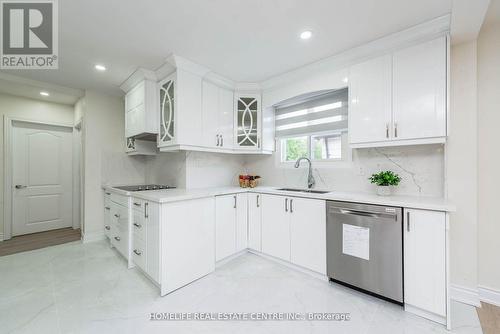 310 Pharmacy Avenue, Toronto (Clairlea-Birchmount), ON - Indoor Photo Showing Kitchen