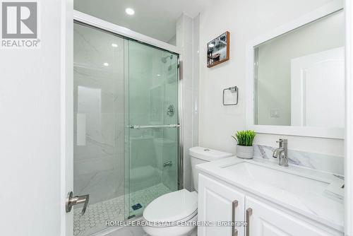 310 Pharmacy Avenue, Toronto (Clairlea-Birchmount), ON - Indoor Photo Showing Bathroom