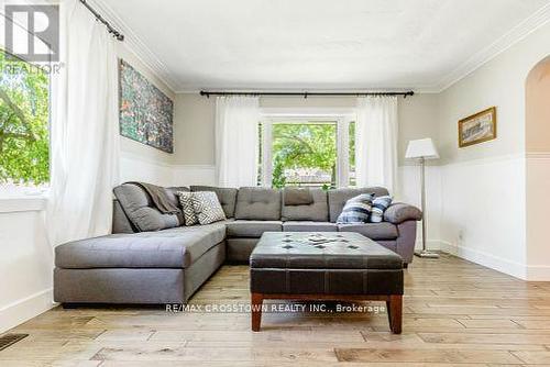 293 Barrie Street, Essa (Thornton), ON - Indoor Photo Showing Living Room