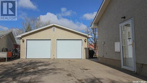 2924 3Rd Avenue N, Regina, SK - Outdoor With Exterior