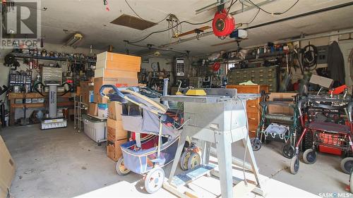 2924 3Rd Avenue N, Regina, SK - Indoor Photo Showing Garage