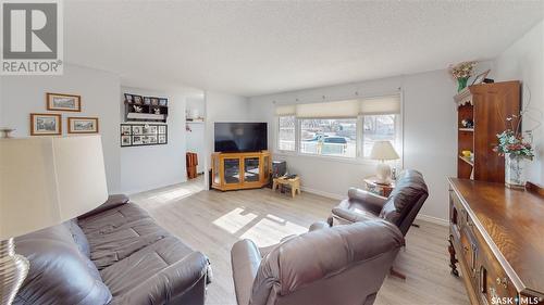 2924 3Rd Avenue N, Regina, SK - Indoor Photo Showing Living Room