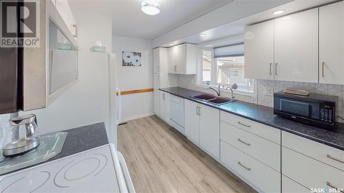 2924 3Rd Avenue N, Regina, SK - Indoor Photo Showing Kitchen With Double Sink