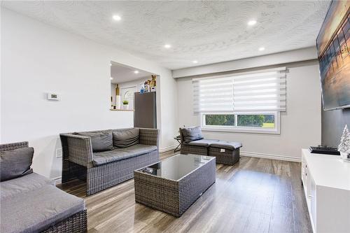 191 Margaret Avenue, Hamilton, ON - Indoor Photo Showing Living Room