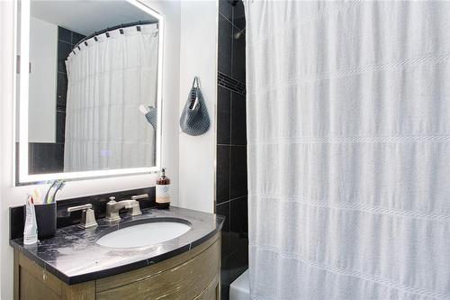 191 Margaret Avenue, Hamilton, ON - Indoor Photo Showing Bathroom