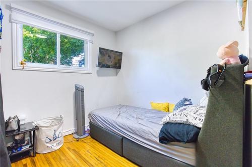 191 Margaret Avenue, Hamilton, ON - Indoor Photo Showing Bedroom