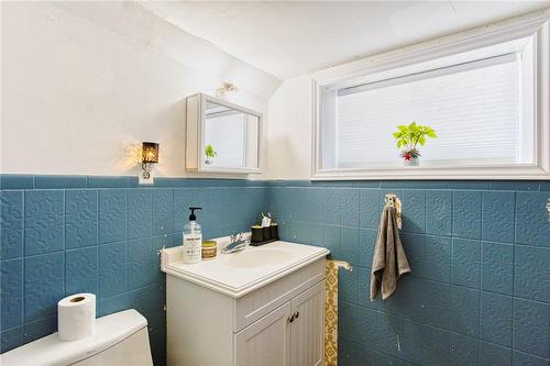 191 Margaret Avenue, Hamilton, ON - Indoor Photo Showing Bathroom